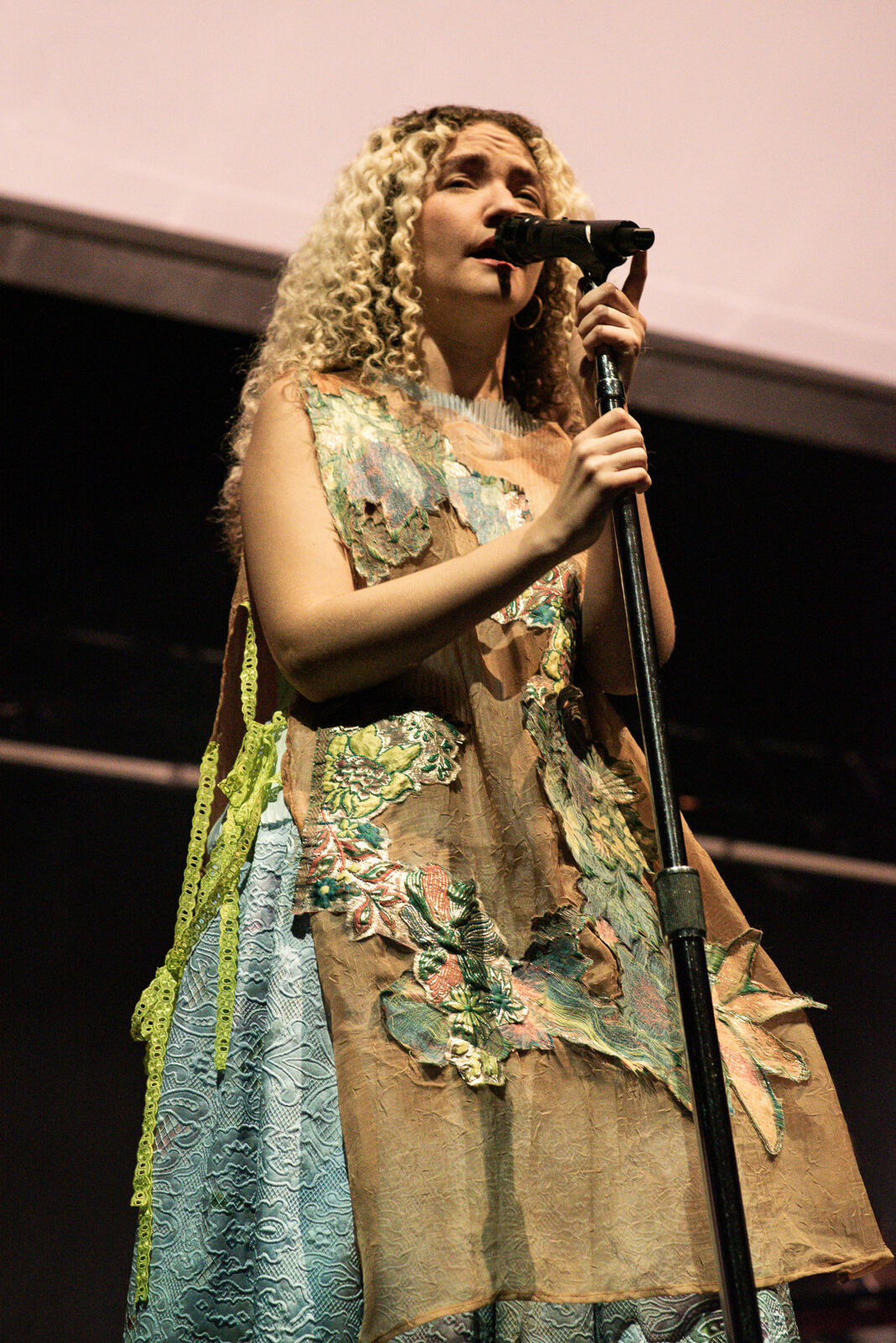 Foto AnaVitória brilham no palco do Centro de Convenções Ulysses Guimarães Foto AnaVitória brilham no palco do Centro de Convenções Ulysses Guimarães - Imagem 10