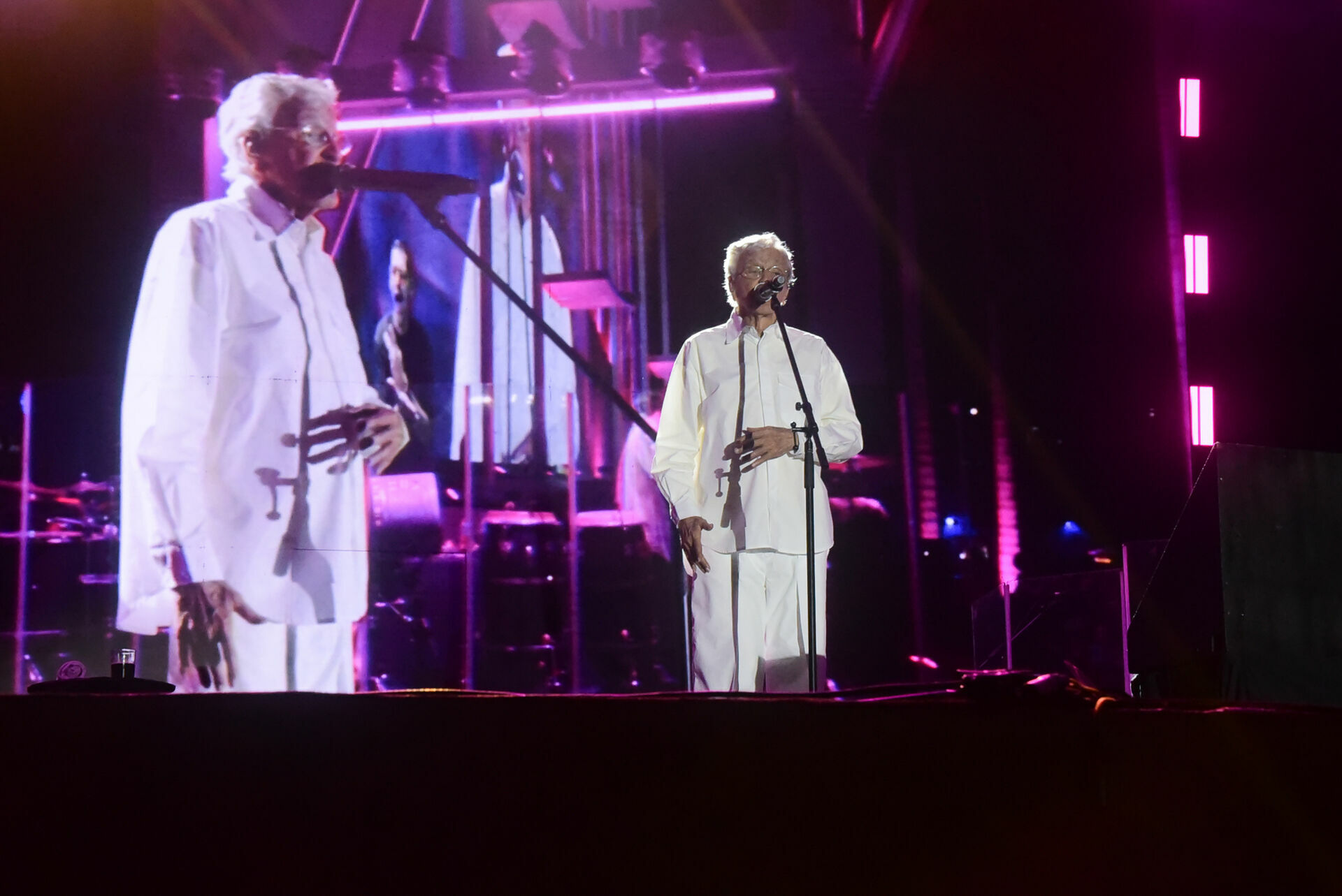 Foto Na Praia - O mega festival musical de BrasÃƒÆ’Ã‚Â­lia  - Imagem 21