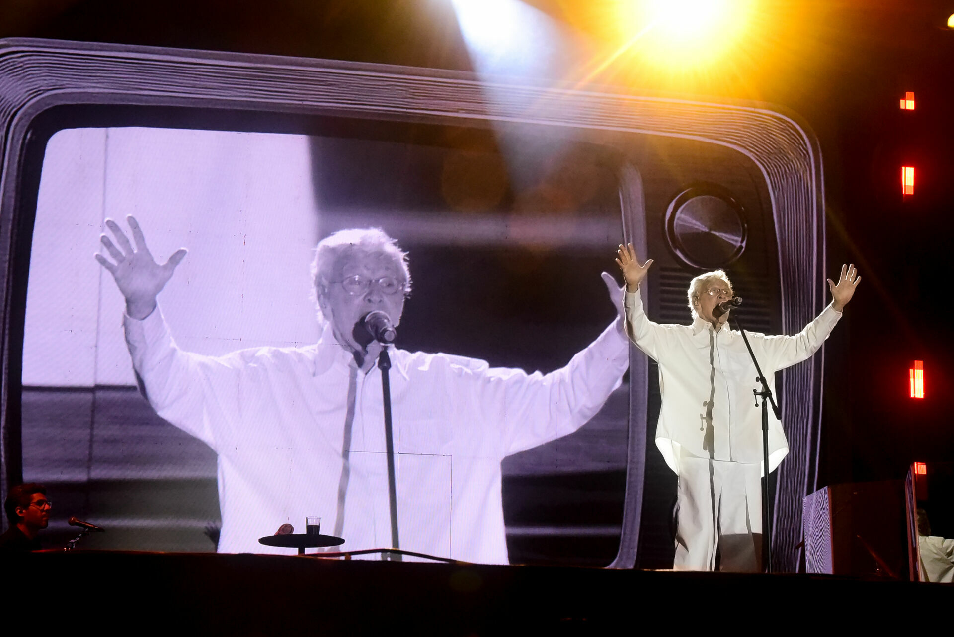 Foto Na Praia - O mega festival musical de BrasÃƒÆ’Ã‚Â­lia  - Imagem 19