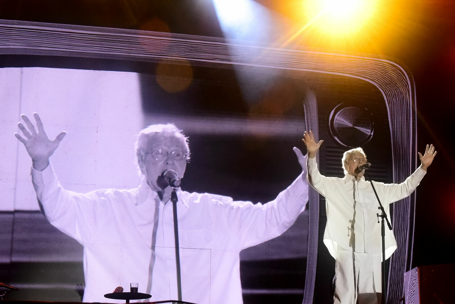 Foto Na Praia - O mega festival musical de BrasÃƒÆ’Ã‚Â­lia  - Imagem 16