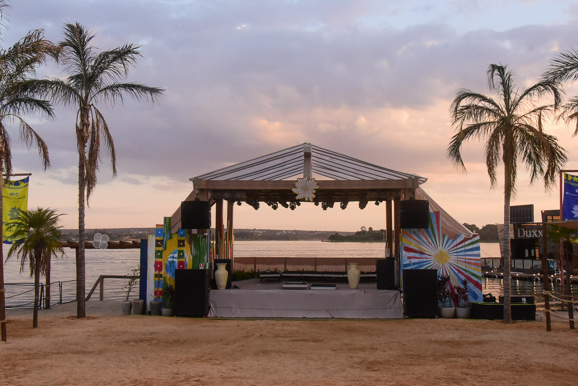 Foto Na Praia - O mega festival musical de BrasÃƒÆ’Ã‚Â­lia  - Imagem 10
