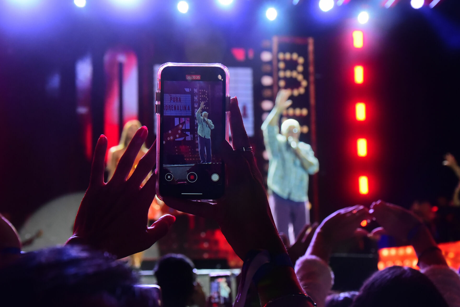 Foto Na Praia - O mega festival musical de BrasÃƒÆ’Ã†â€™Ãƒâ€šÃ‚Â­lia  - Imagem 1